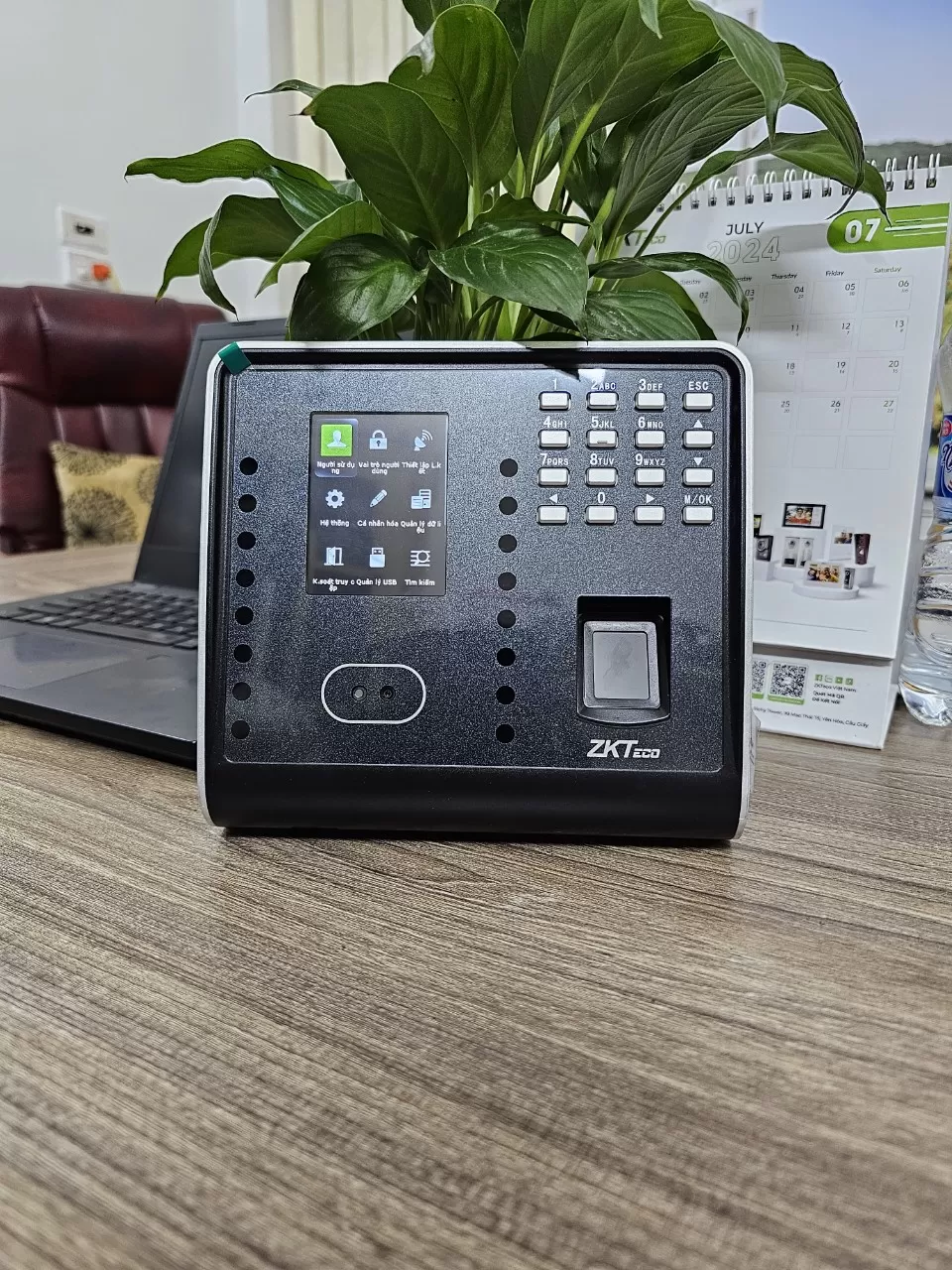 M&aacute;y chấm c&ocirc;ng khu&ocirc;n mặt ZKTeco Mb1000