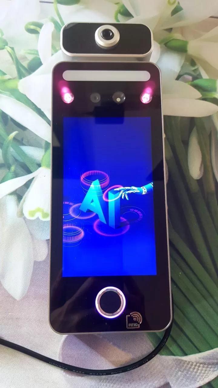 Máy chấm công khuôn mặt kết hợp đo thân nhiệt AI09TF